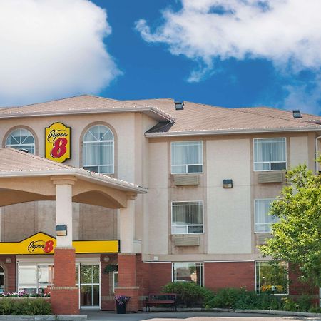 Super 8 By Wyndham High River Ab Εξωτερικό φωτογραφία
