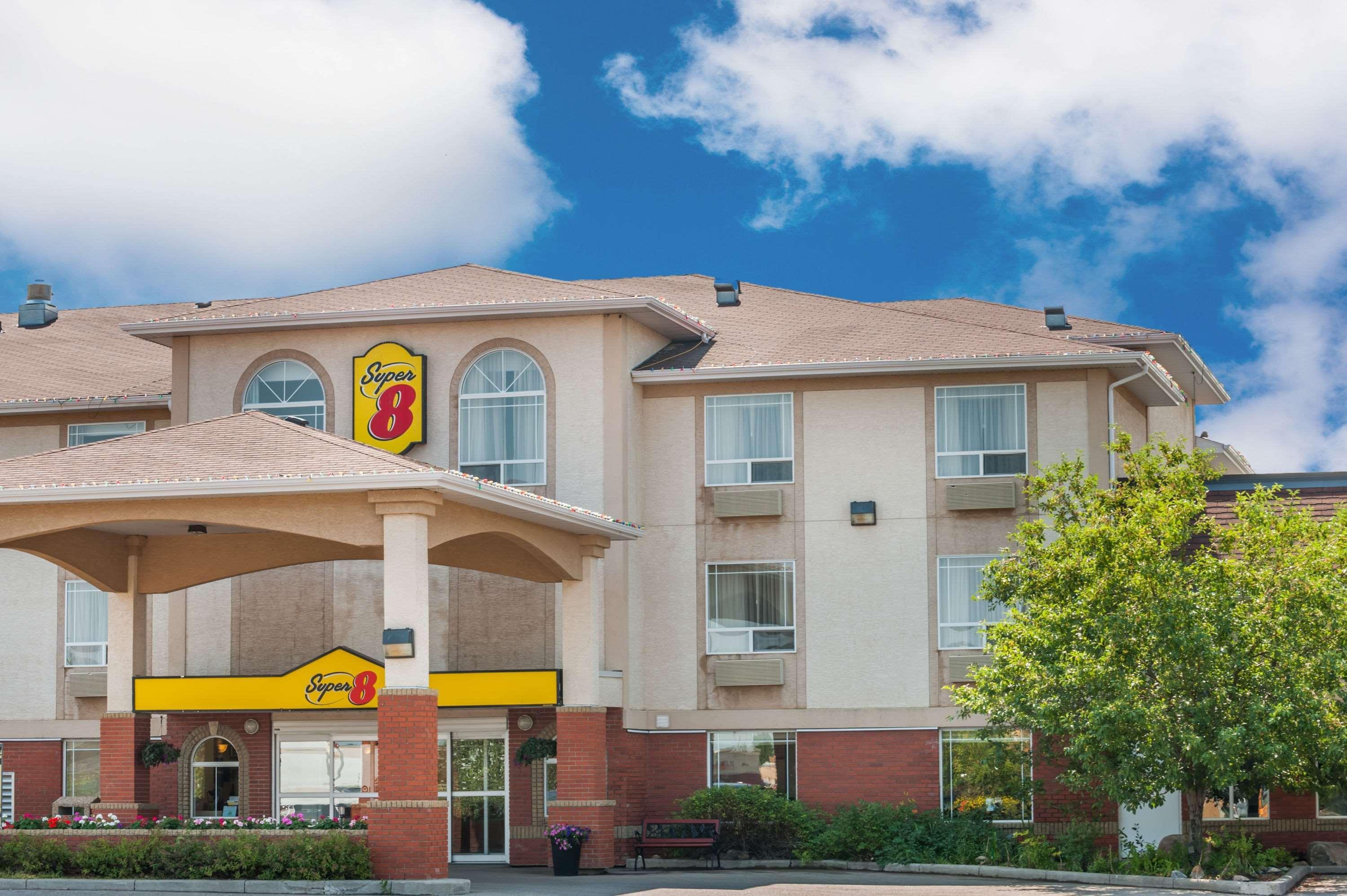 Super 8 By Wyndham High River Ab Εξωτερικό φωτογραφία