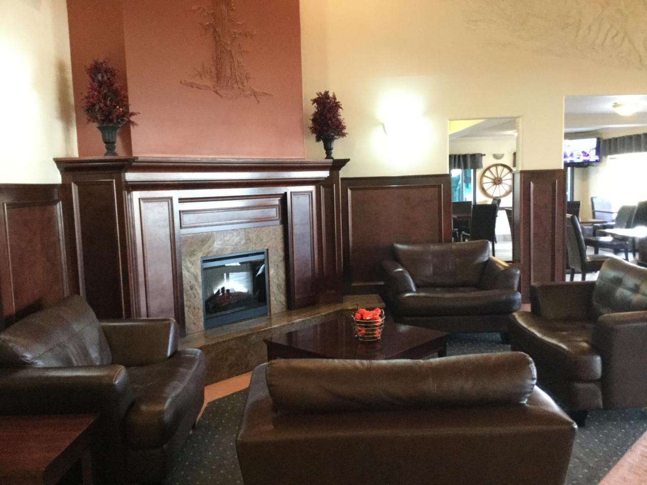 Super 8 By Wyndham High River Ab Εξωτερικό φωτογραφία
